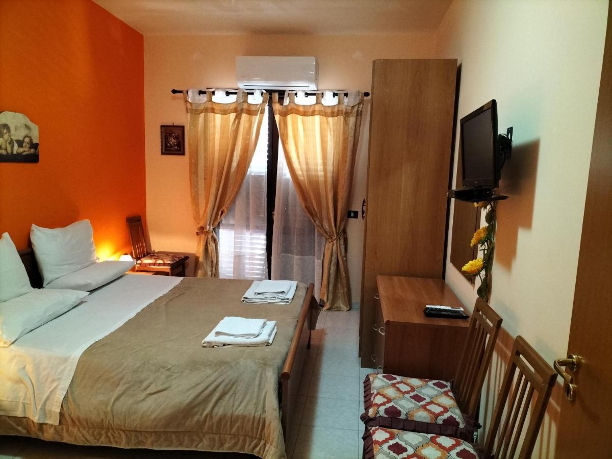 Casa Vacanza Da Rosa Letojanni Exterior foto
