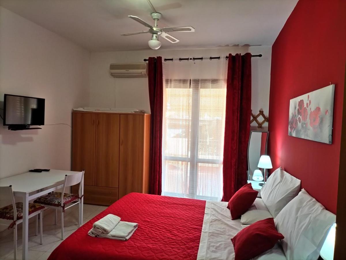 Casa Vacanza Da Rosa Letojanni Exterior foto