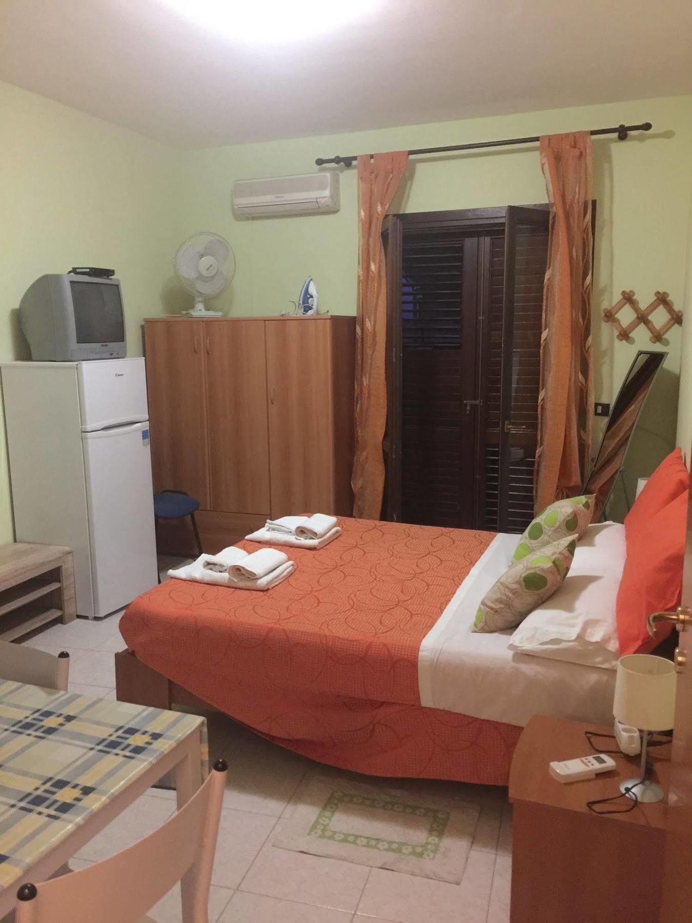 Casa Vacanza Da Rosa Letojanni Exterior foto