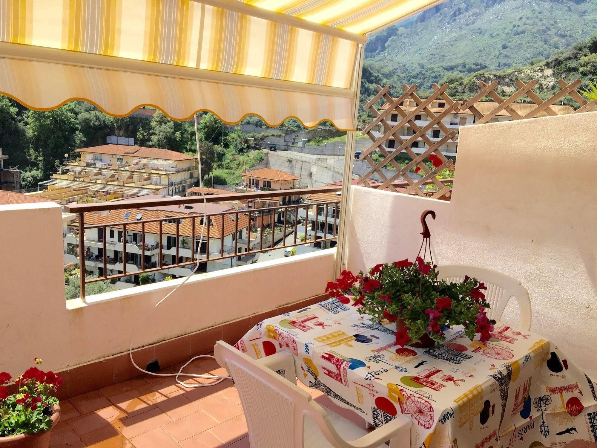 Casa Vacanza Da Rosa Letojanni Exterior foto