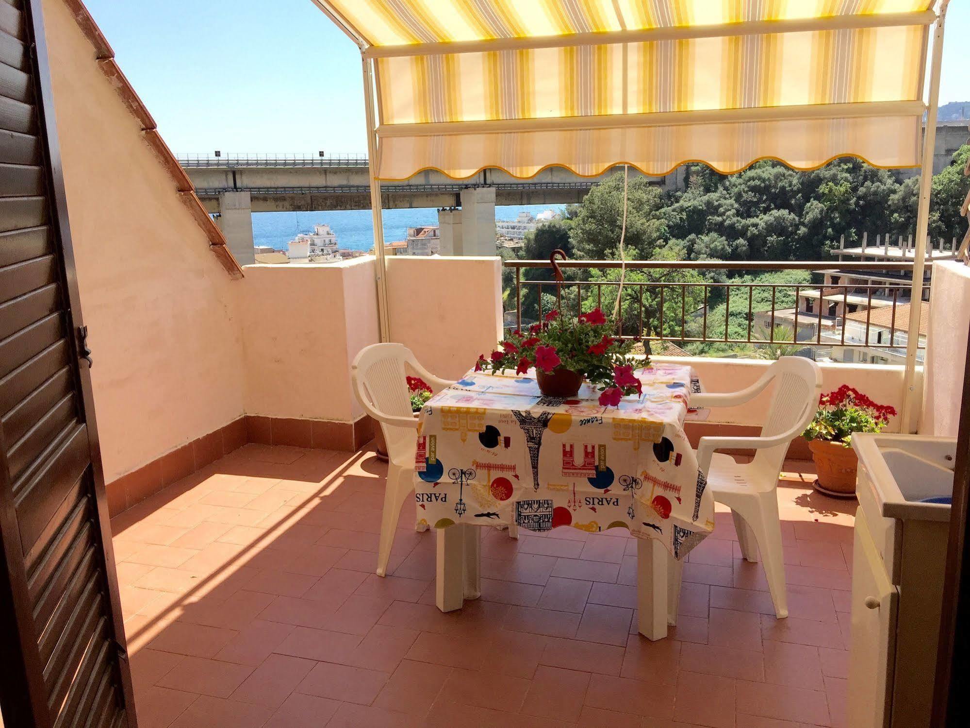 Casa Vacanza Da Rosa Letojanni Exterior foto