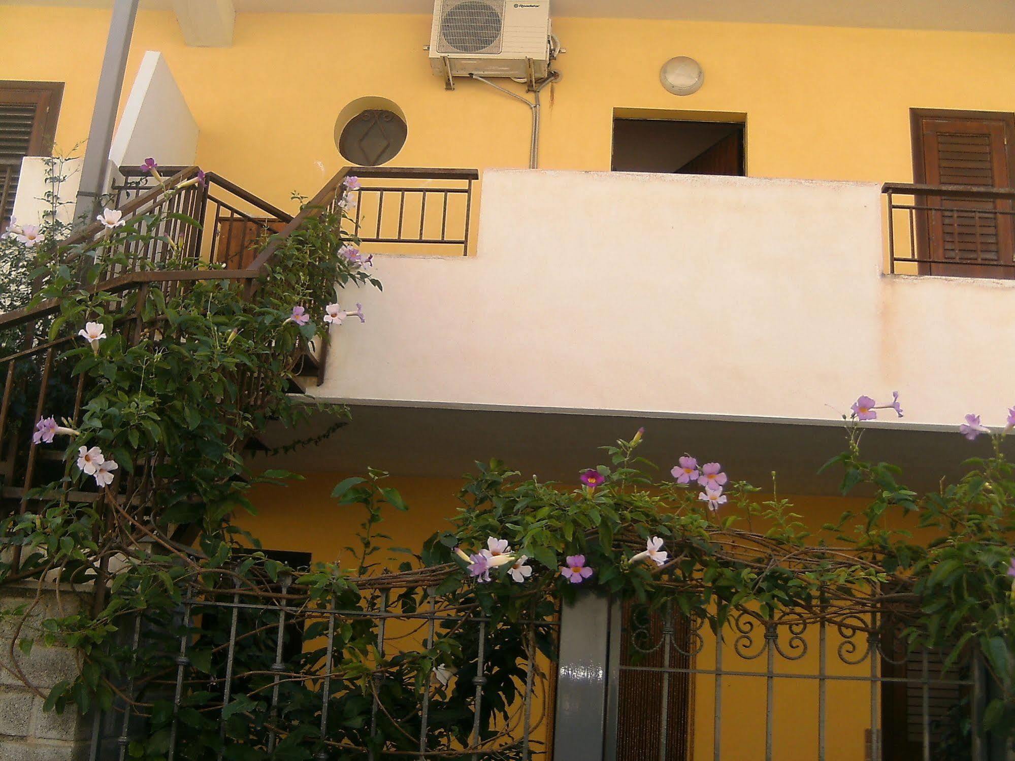 Casa Vacanza Da Rosa Letojanni Exterior foto